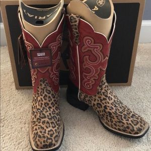 NWT Ariat ladies cowboy boots leopard print